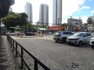 ÁREA DE ESTACIONAMENTO