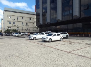 ÁREA DE ESTACIONAMENTO