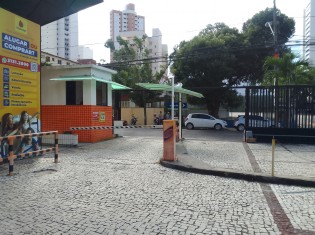 ÁREA DE ESTACIONAMENTO