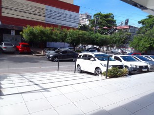 ÁREA DE ESTACIONAMENTO