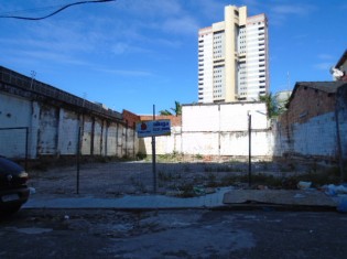 FRENTE DO TERRENO