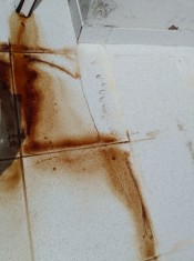 ÁREA E LAGE ( ACÚMULO D´ÁGUA / REJUNTES GASTOS / P
