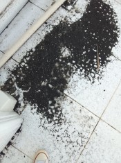 ÁREA E LAGE ( ACÚMULO D´ÁGUA / REJUNTES GASTOS / P