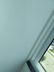 SUITE II ( IPAREDE COM RACHADURS )