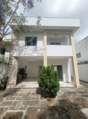 FACHADA DA CASA (ANGULO II)