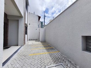 ESPA&Ccedil;O MOTO E BICICLETA