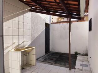 ÁREA DE SERVIÇO FUNDOS