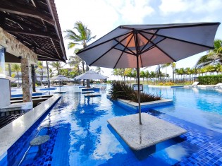 PISCINA BAR MOLHADO