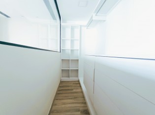 CLOSET SUITE
