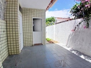 ÁREA DE SERVIÇO EXTERNA