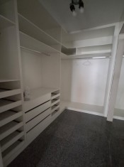 CLOSET SU&Iacute;TE MASTER