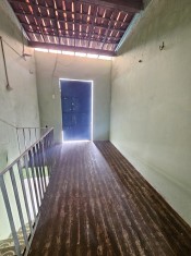 ACESSO &Agrave; VARANDA (PISO SUPERIOR)