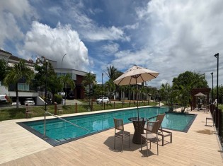 PISCINA (&Acirc;NGULO II)