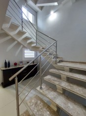 ACESSO AO 1º PISO