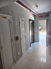 ACESSO AO ELEVADOR DE SERVIÇO