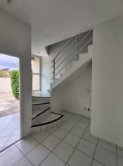ACESSO AO PISO SUPERIOR