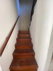 ESCADA DE ACESSO AO SEGUNDO PISO