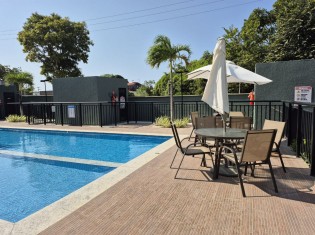 PISCINA (&Acirc;NGULO II)