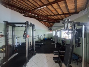 ACADEMIA (&Acirc;NGULO II)