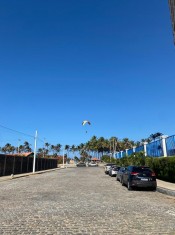 RUA COM ACESSO A PRAIA