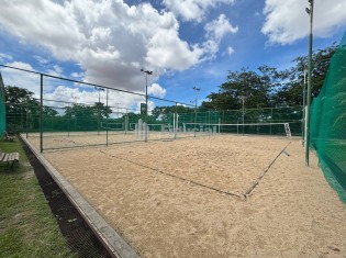 QUADRA DE V&Ocirc;LEI E BEACH T&Ecirc;NIS