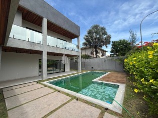 PISCINA PRIVATIVA (&Acirc;NGULO II)