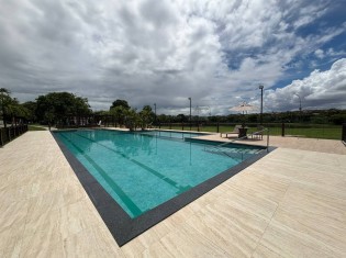 PISCINA (&Acirc;NGULO III)