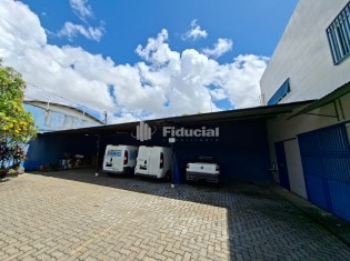 PATIO ESTACIONAMENTO (&Acirc;NGULO III)