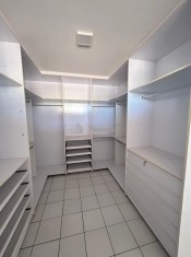 SUITE 02 - CLOSET