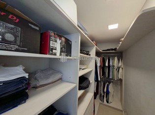 CLOSET SU&Iacute;TE MASTER