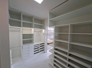 CLOSET SUITE 01