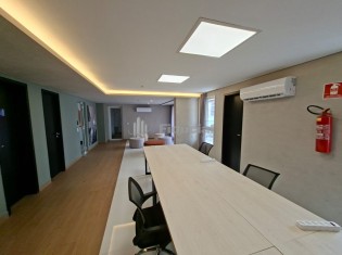 CO-WORKING