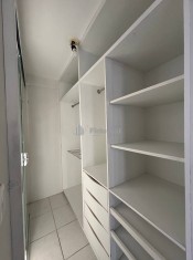 SUITE 02 (CLOSET)
